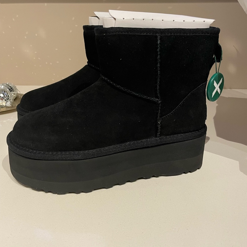 Platform mini uggs